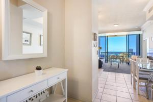 Chevron Renaissance | High Floor Ocean View Apartments by Gold Coast Holidays