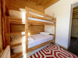 Chalets Chalet Les Carroz d'Araches, 5 pieces, 8 personnes - FR-1-572-32 : photos des chambres