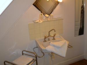 Hotels Hotel Beausejour : Chambre Double avec Salle de Bains et Toilettes Communes
