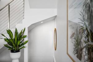 Sandy@Village - newly renovated + bay views