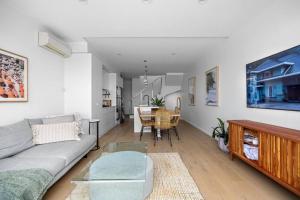 Sandy@Village - newly renovated + bay views