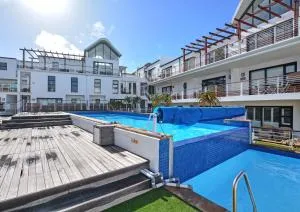 Luxury Beachfront w swimming pool- , 111 Azure on the Bay, Big Bay, Cape Town - Big Bay