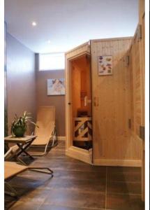 Appartements Les 4 flocons, avec piscine exterieure chauffee a 100m du lac et du centre , wifi, parking, sauna : photos des chambres