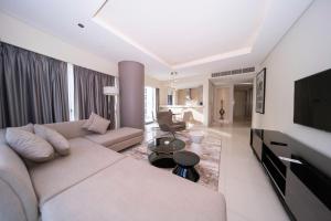 Luxury 2BR Apartment in Paramount Towers Business Bay