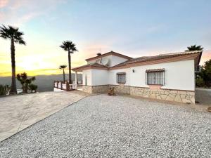 CasaBlanca Villa Rural con piscina y barbacoa