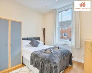 City Centre - HPC links - 5 - Parking By Hinkley Homes Short Lets & Serviced Accommodation