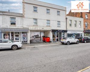 City Centre - Free Parking - HPC transport links - By Hinkley Homes Short Lets & Serviced Accommodation