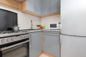 Metro Kabaty Lovely Studio Apartment by Renters