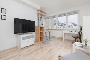 Metro Kabaty Lovely Studio Apartment by Renters