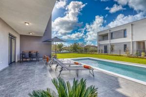 Holiday House Lipa with Private Pool