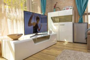 2BR apartment ,10 minutes walk to TOP Center