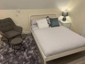 8 Studio, cosy loft, 50m to Airbus, bus-stop 20m,