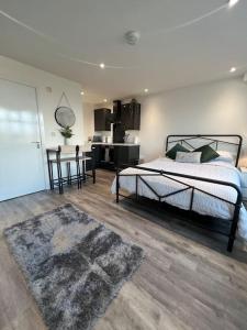 Abbotsbury 1 bed studio opposite UWE free parking