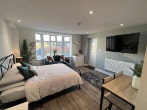 Abbotsbury 1 bed studio opposite UWE free parking