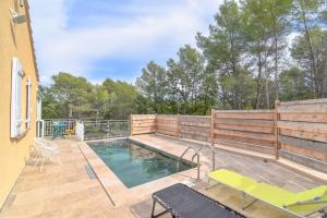 Maisons de vacances CHARMANTE MAISON CLIMATISEE AVEC PISCINE : photos des chambres