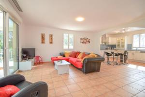 Maisons de vacances CHARMANTE MAISON CLIMATISEE AVEC PISCINE : photos des chambres