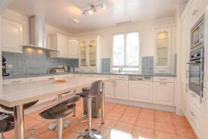 Maisons de vacances CHARMANTE MAISON CLIMATISEE AVEC PISCINE : photos des chambres