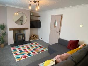 Tipsy Cottage with fire-pit and BBQ