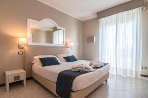 Comfort Large Double Room with Balcony and Lateral Sea View room in Hotel Anthony