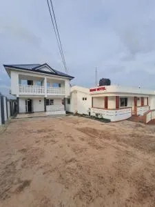 Bassi Hotel - Elmina