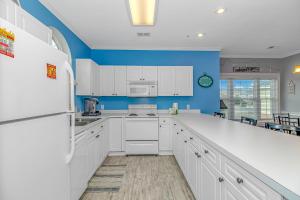 Spacious 2 bed 2 bath Golf Course Condo - Perfect for 6-8 Guests! Magnolia North Unit 201