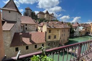 Studio Suite Annecy - Vue sur le château climatisation