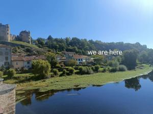 Maisons de vacances Chateau-une - a Beautiful historic medieval holiday rental. : photos des chambres