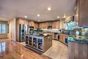 Pollock Pines Mums Retreat with Large Deck!