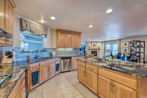 Pollock Pines Mums Retreat with Large Deck!