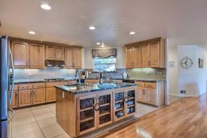 Pollock Pines Mums Retreat with Large Deck!