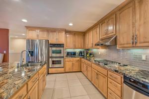 Pollock Pines Mums Retreat with Large Deck!