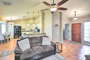 Gilbert Family Home Games, Private Pool and Patio!
