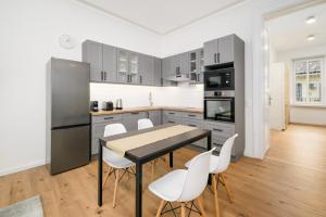 Modern Penthouse in a Century Old Building- 2 BR- AC