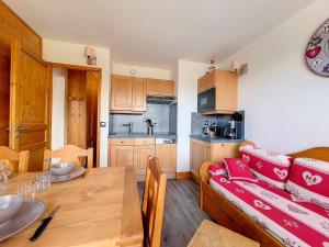 Appartement rénové · Skis aux pieds · 5 personnes - FR-1-344-769