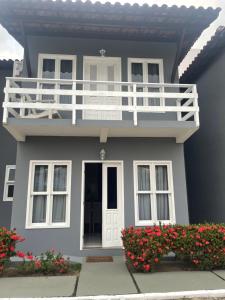 Apartamento de 3 quartos, no Condomínio Taperapuan Duplex, há 400m da praia, localizado próximo da barraca axé mói, boa beach e etc