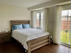 Bright Specious New En-suite Room in Markham - Markham