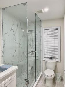 Bright Specious New En-suite Room in Markham