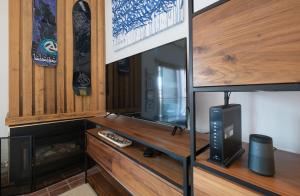 Trails End Mountainview Penthouse Condo: Ski InOut, Stroll To Main Street