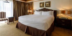 Parlor Suite room in Maverick Casino & Hotel Elko