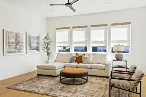 Villa #31 - Luxury Golf Lower Level! Best View! Pool and Hot Tub! Golf and Tennis! - Bloomington