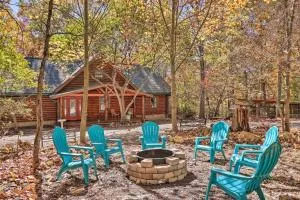 Serenity Woods Cabin with Hot Tub and Fire Pit - Norfork