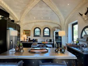 Luxury Villa in front of the famous Pont-du-Gard.
