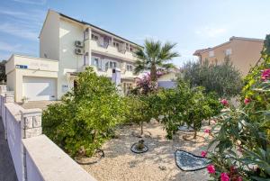 Apartments with a parking space Vodice - 6178