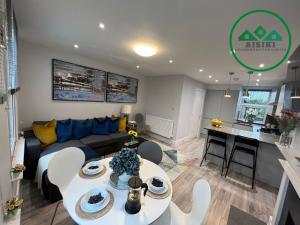 Aisiki Apartments at Stanhope Road, North Finchley, Airconditioned Multiple 2 or 3-Bedroom, Pet-Friendly Duplex Flats, King or Twin Beds with Free Wi-Fi