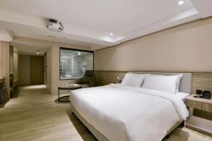 Spring Rhapsody Hotel