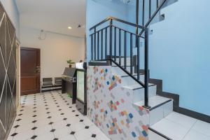 RedDoorz near Mayapada Hospital Surabaya