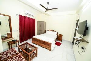 Rishika Guest House And Banquet