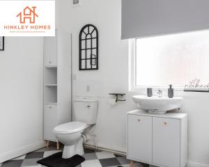 Stanley House - 7 doubles! - Parking! - City Links By Hinkley Homes Short Lets & Serviced Accommodation