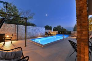 Stone villa Didovi Snovi with heated pool