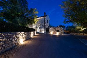 Stone villa Didovi Snovi with heated pool